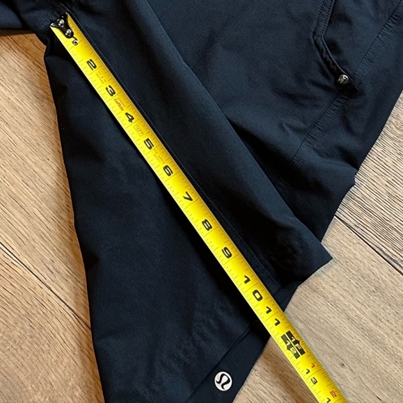 Lululemon men's golf shorts size 30. Fits a little small - Picture 3 of 6